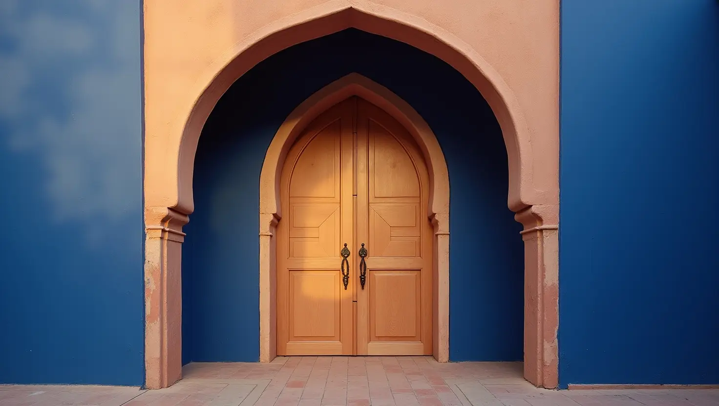 Porte traditionnelle d'un riad à Marrakech